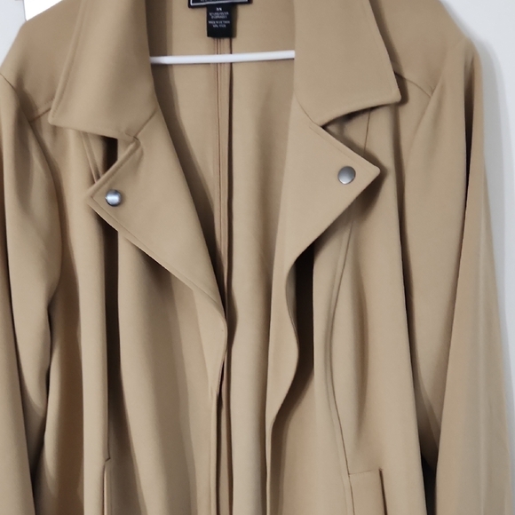 NYC Women's Elegant Camel Trench Coat - Picture 4 of 4
